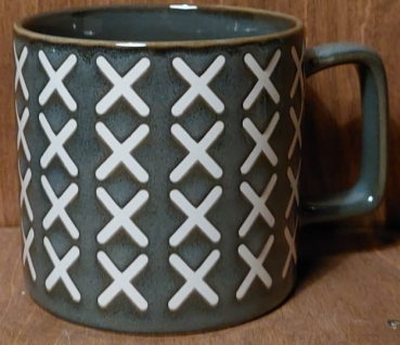 Tasse grau "Kreuze"