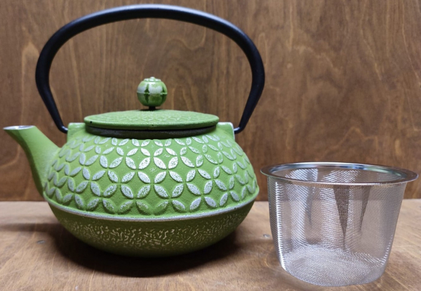 Gusseisenkanne "Hao", grün, 0,7 Liter