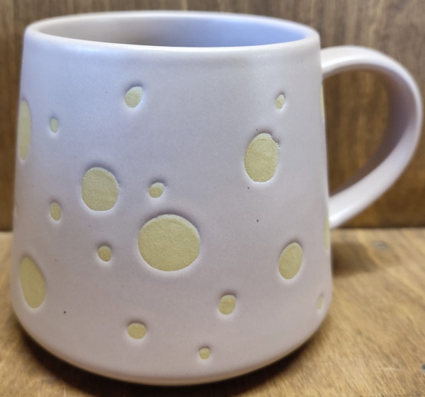 Tasse rosa mit hellen Punkten
